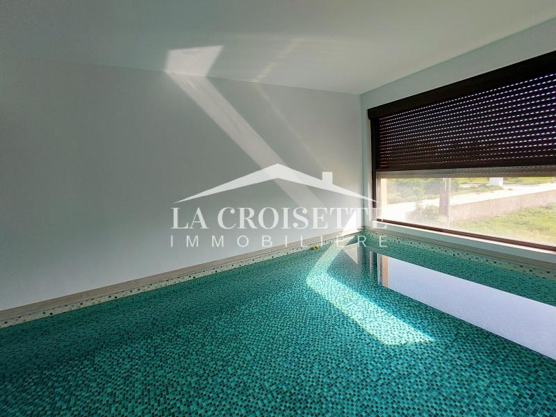 Triplex S+3 avec jardin et piscine couverte à La Soukra